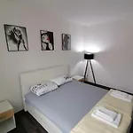 Ella * Tuzla